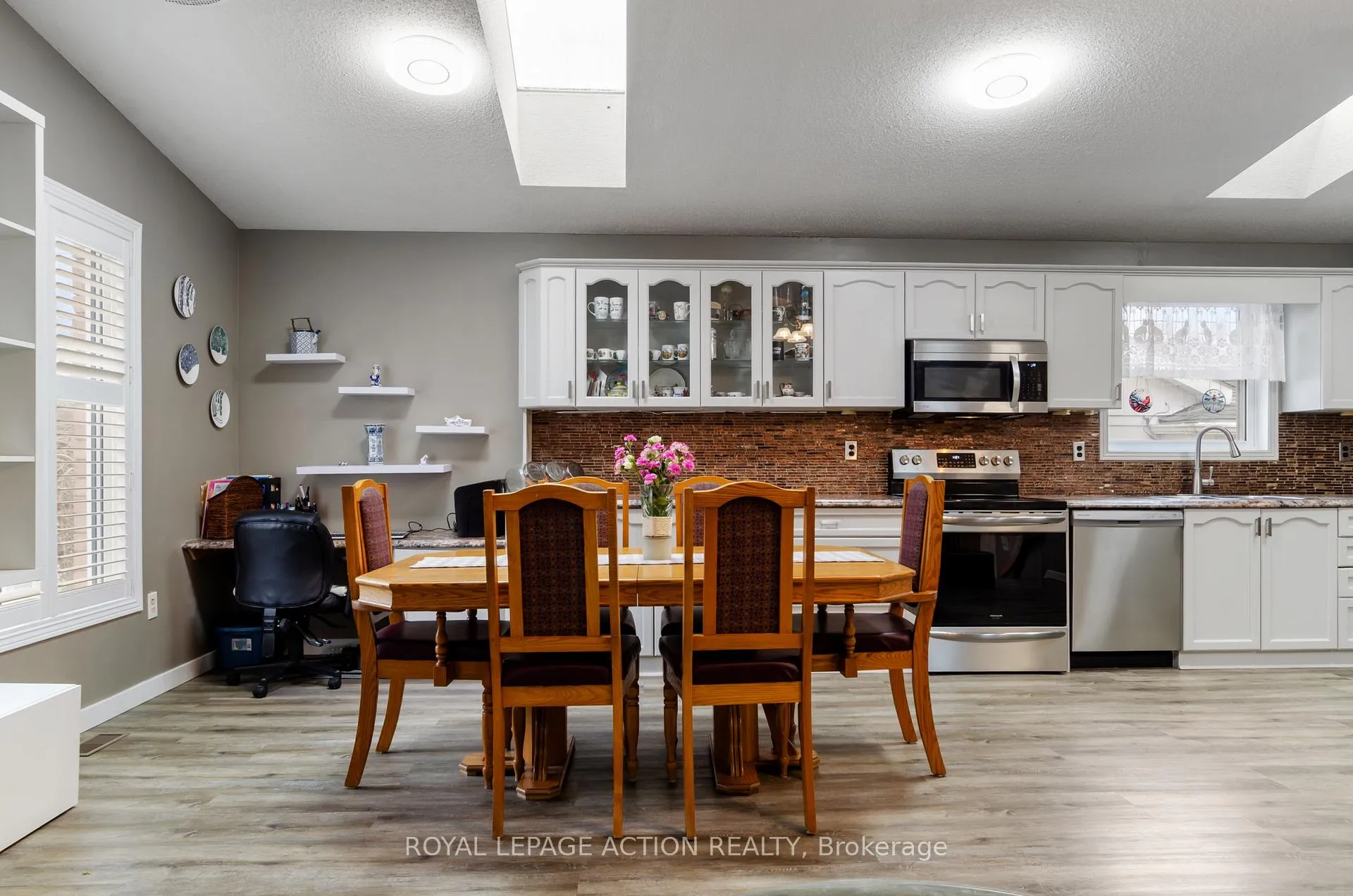 Photo 6 of 71 Barnes Avenue, Brantford — HOMEH