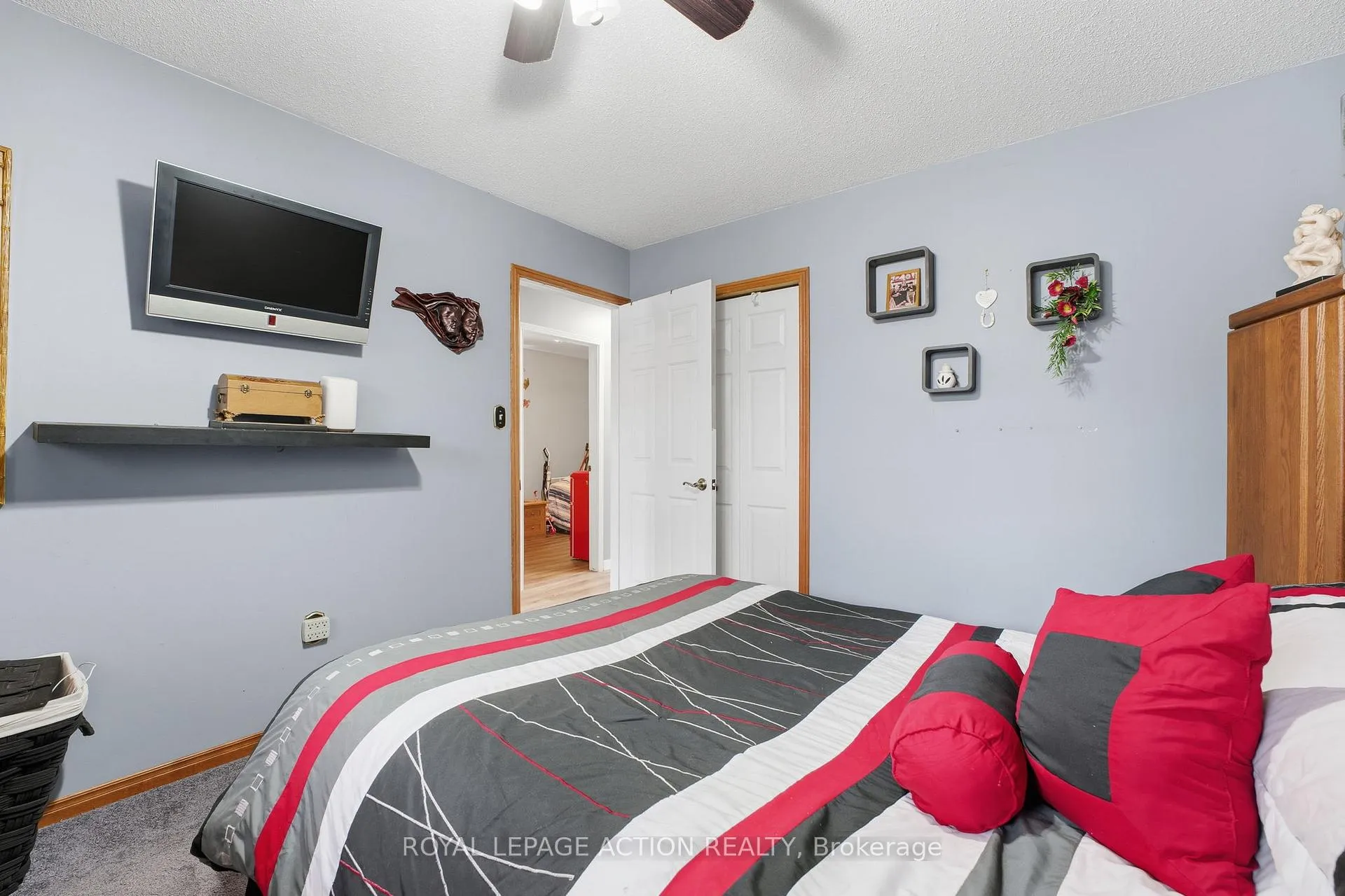 Photo 11 of 71 Barnes Avenue, Brantford — HOMEH