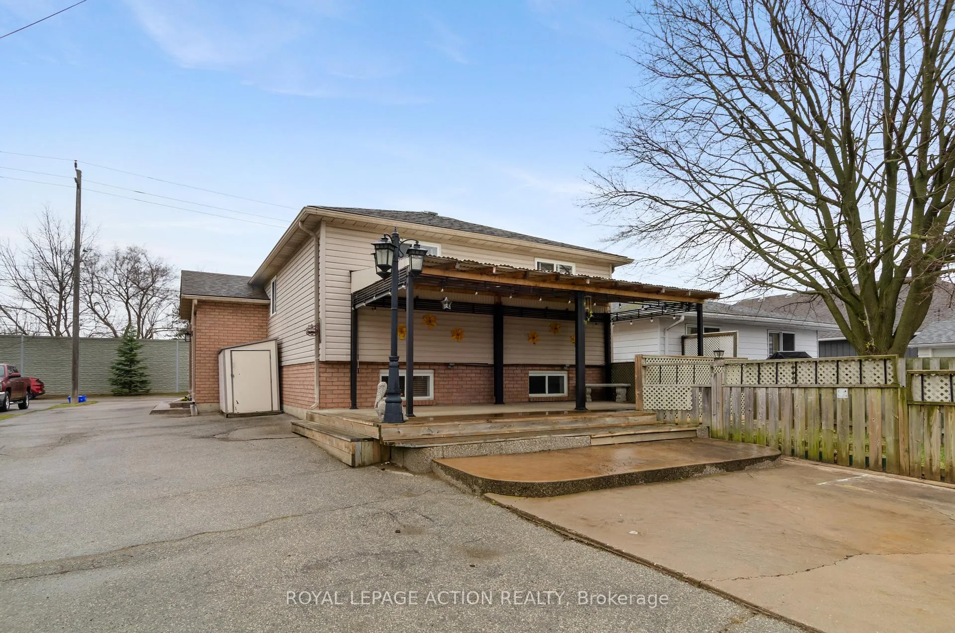 Photo 24 of 71 Barnes Avenue, Brantford — HOMEH