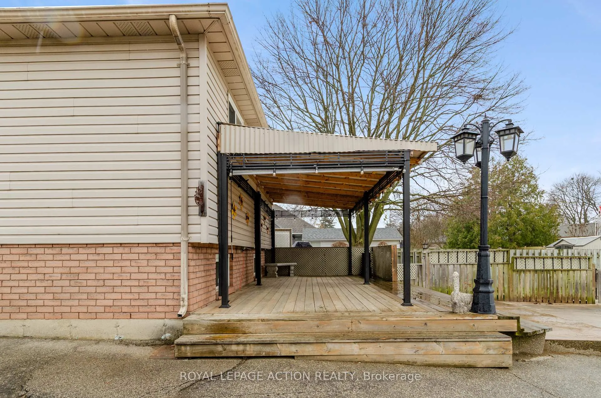 Photo 25 of 71 Barnes Avenue, Brantford — HOMEH