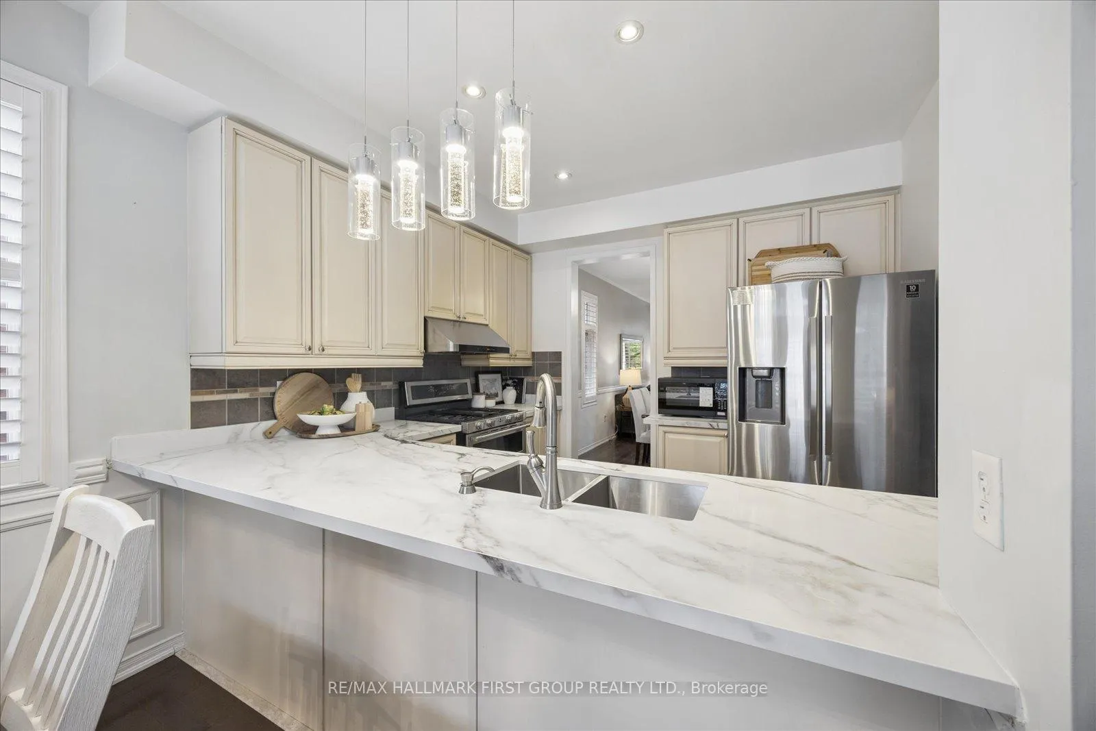 Photo 6 of 165 Northern Dancer Drive, Oshawa, Windfields — HOMEH