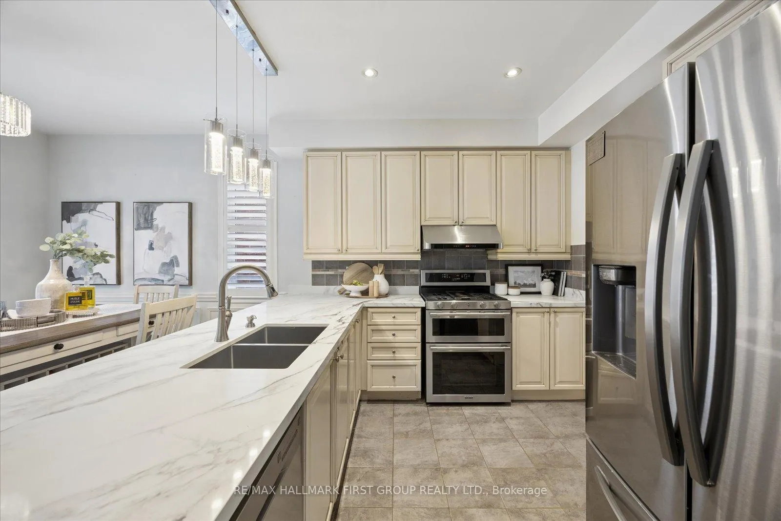 Photo 8 of 165 Northern Dancer Drive, Oshawa, Windfields — HOMEH