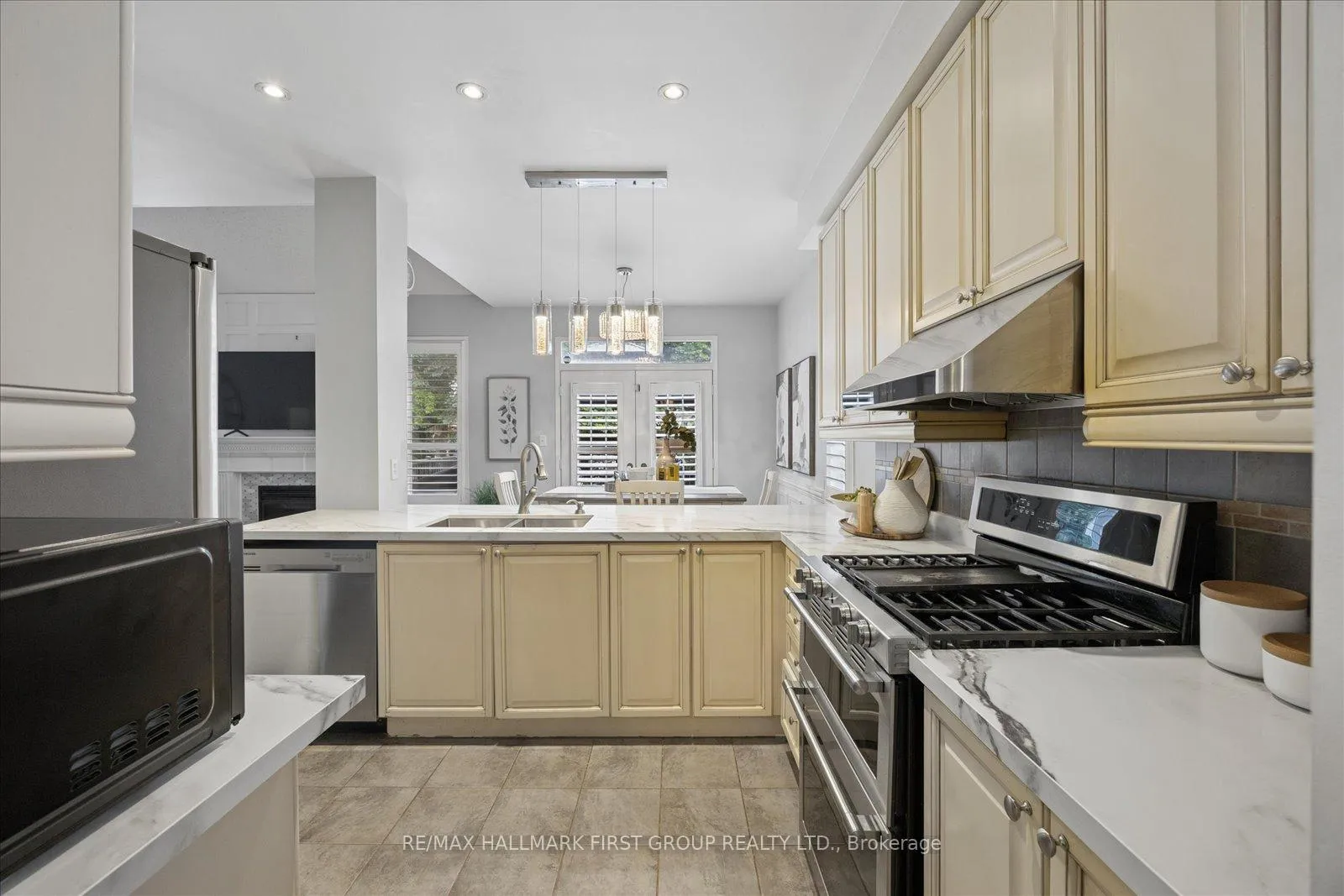 Photo 9 of 165 Northern Dancer Drive, Oshawa, Windfields — HOMEH