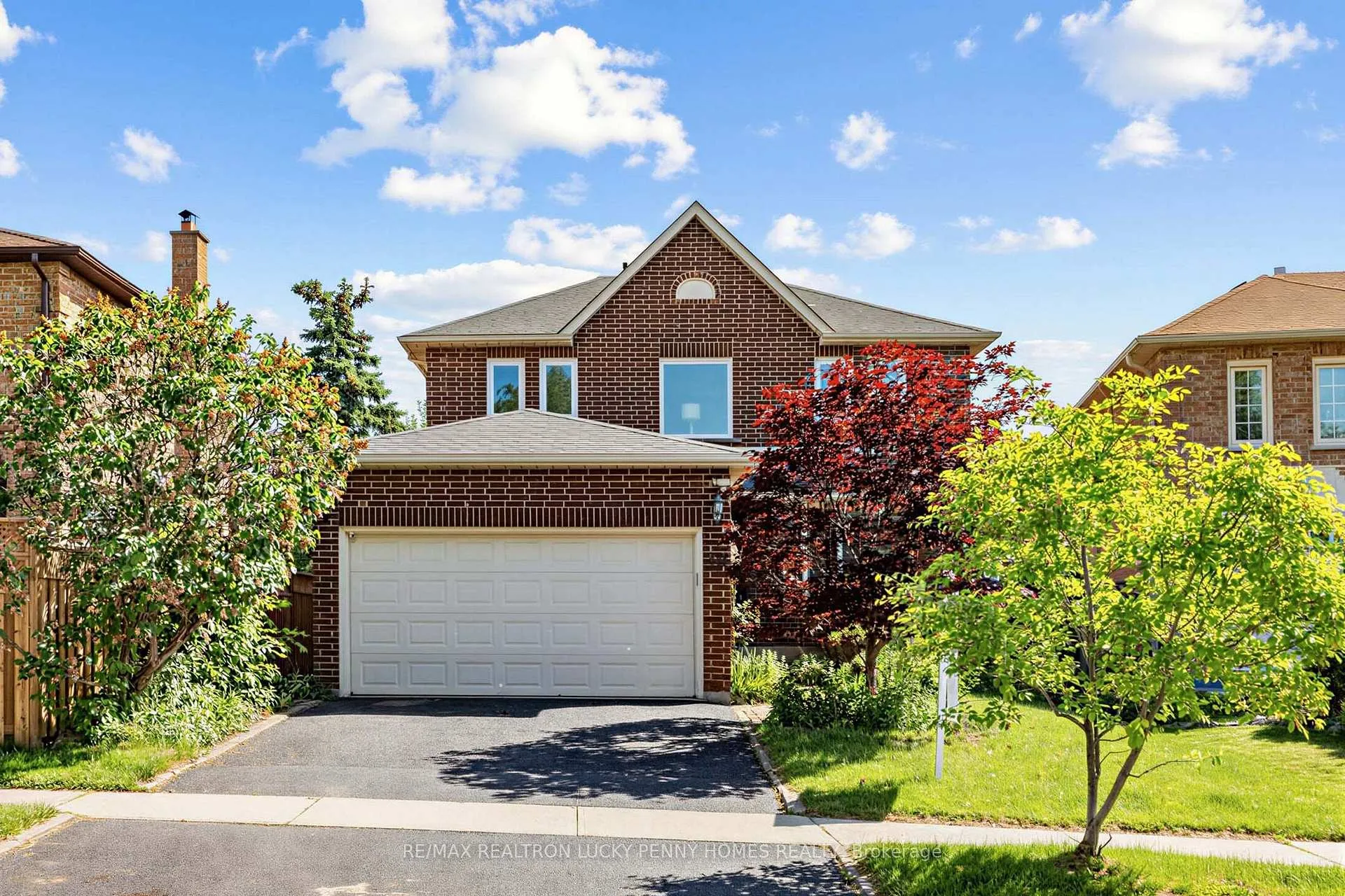 Photo 2 of 19 Norwich Drive, Markham, Raymerville — HOMEH
