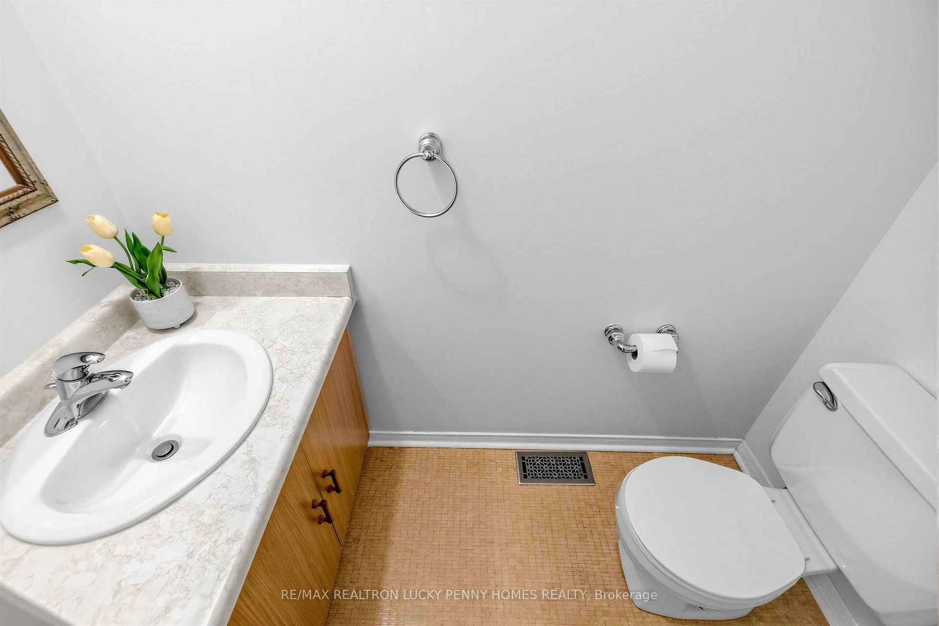 Photo 6 of 19 Norwich Drive, Markham, Raymerville — HOMEH