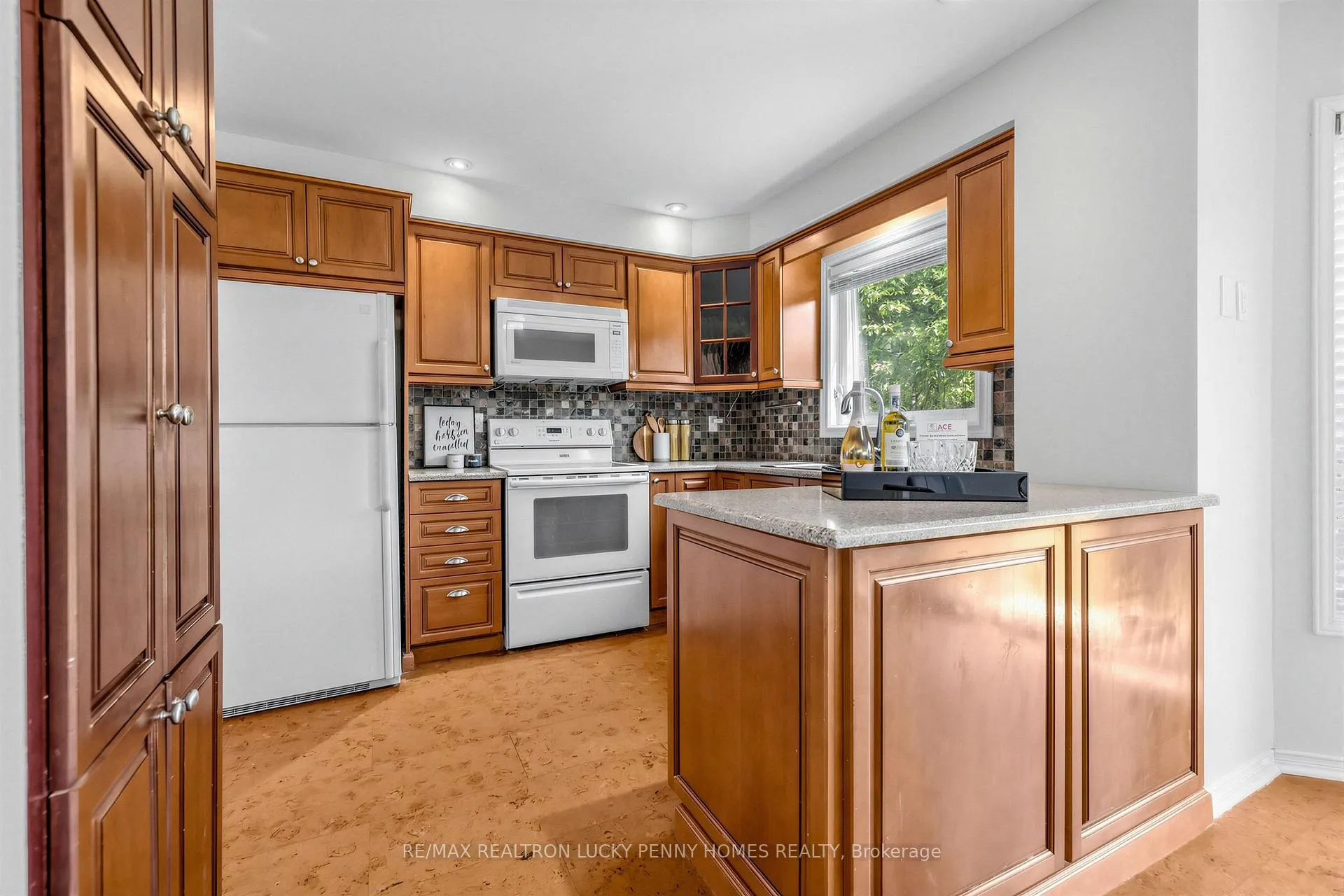 Photo 11 of 19 Norwich Drive, Markham, Raymerville — HOMEH