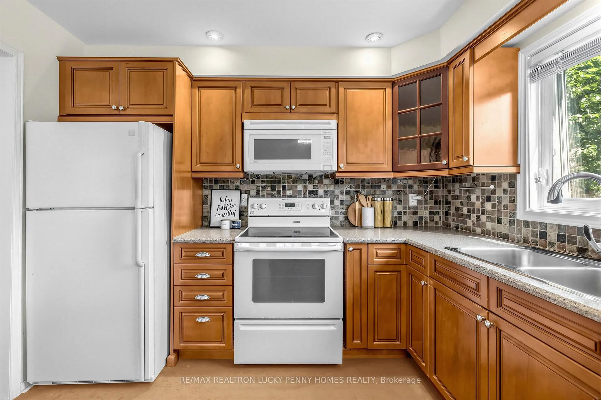 Photo 12 of 19 Norwich Drive, Markham, Raymerville — HOMEH