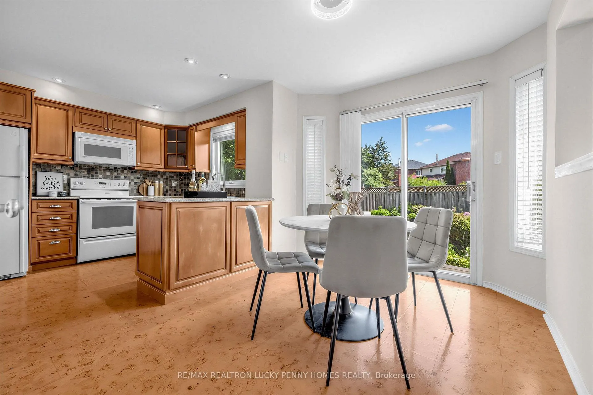 Photo 13 of 19 Norwich Drive, Markham, Raymerville — HOMEH
