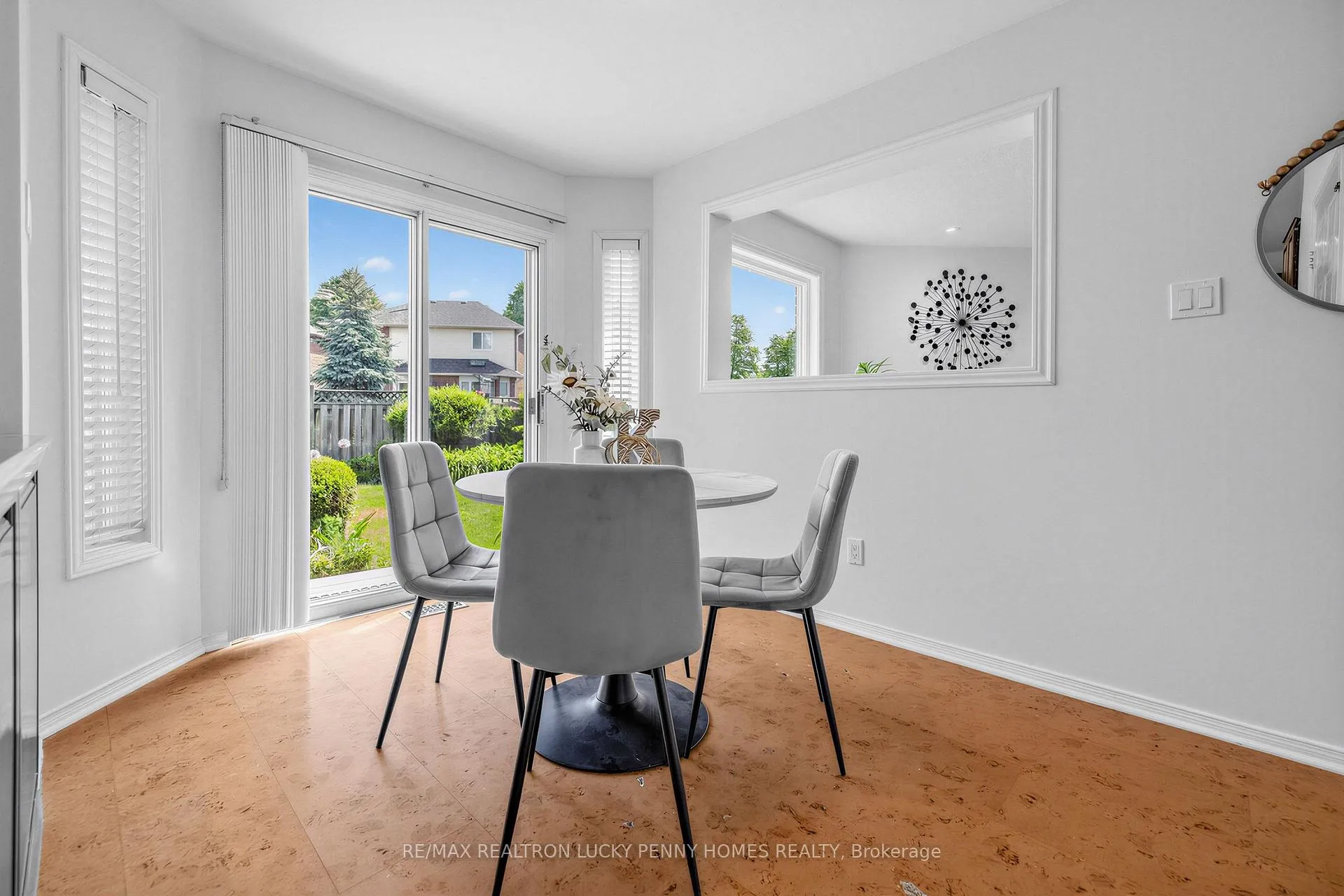Photo 14 of 19 Norwich Drive, Markham, Raymerville — HOMEH