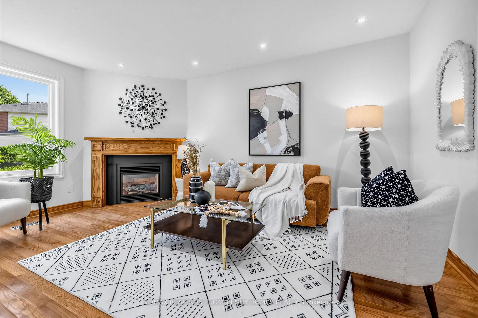 Photo 15 of 19 Norwich Drive, Markham, Raymerville — HOMEH