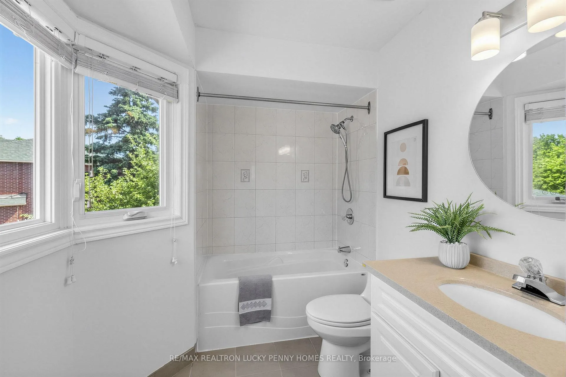 Photo 21 of 19 Norwich Drive, Markham, Raymerville — HOMEH