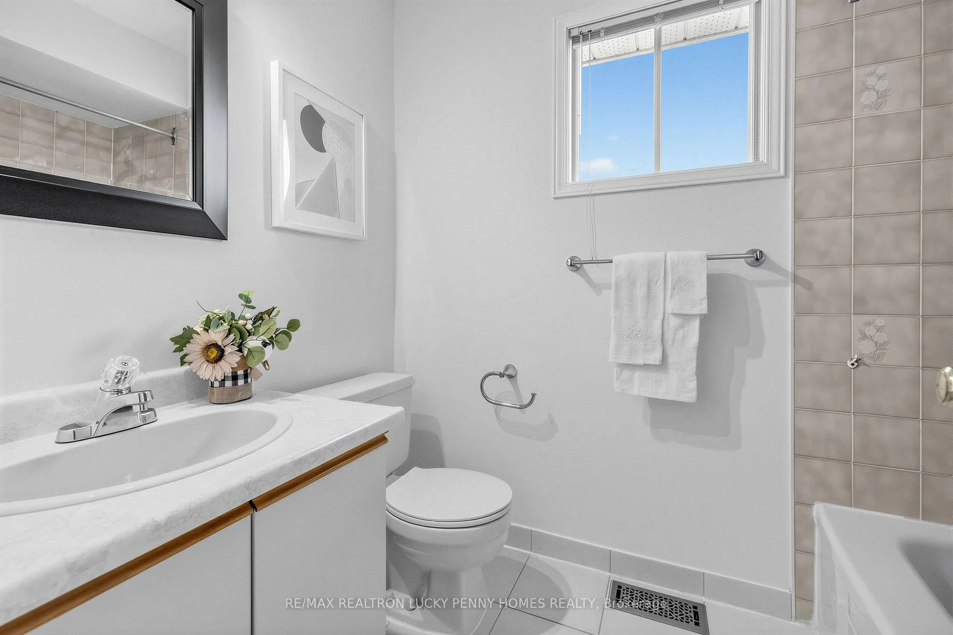 Photo 25 of 19 Norwich Drive, Markham, Raymerville — HOMEH