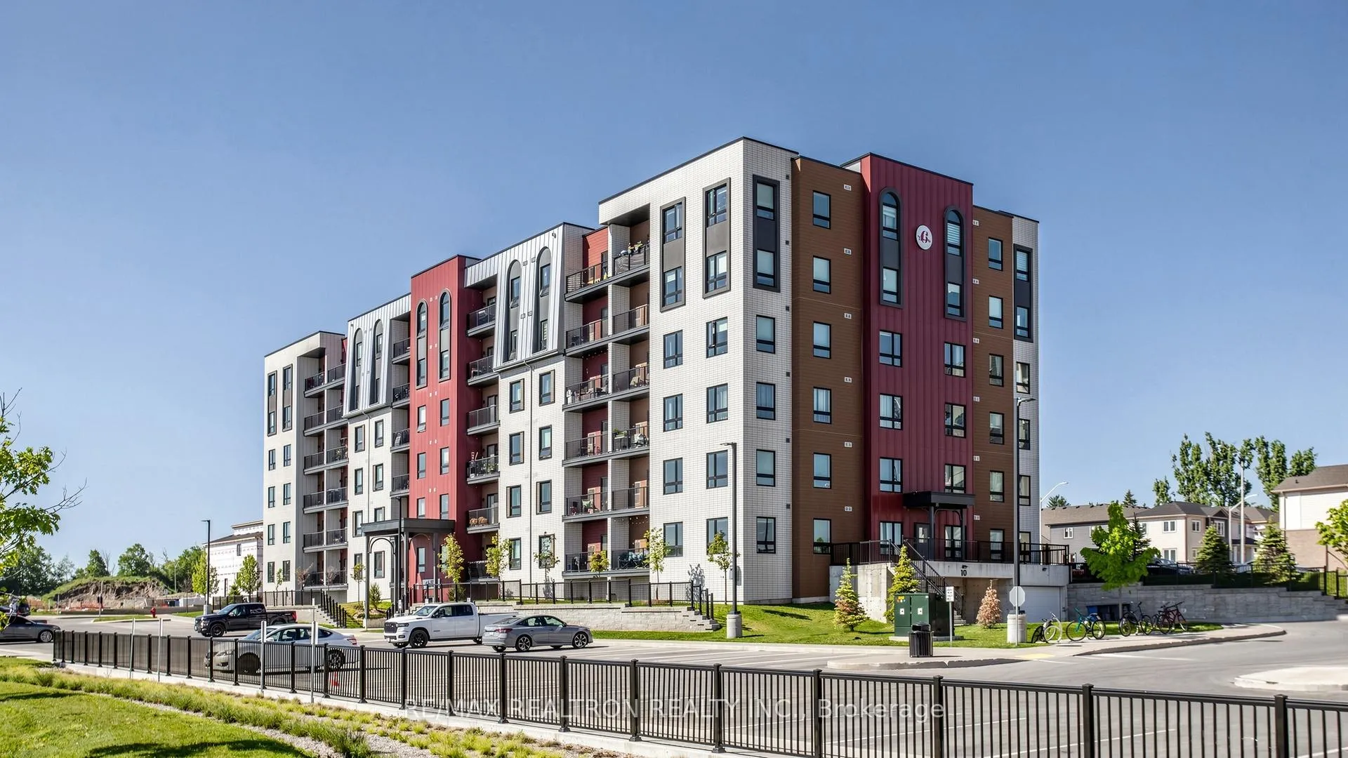 Photo 1 of Unit 408, 10 Culinary Lane, Barrie, Rural Barrie Southeast — HOMEH