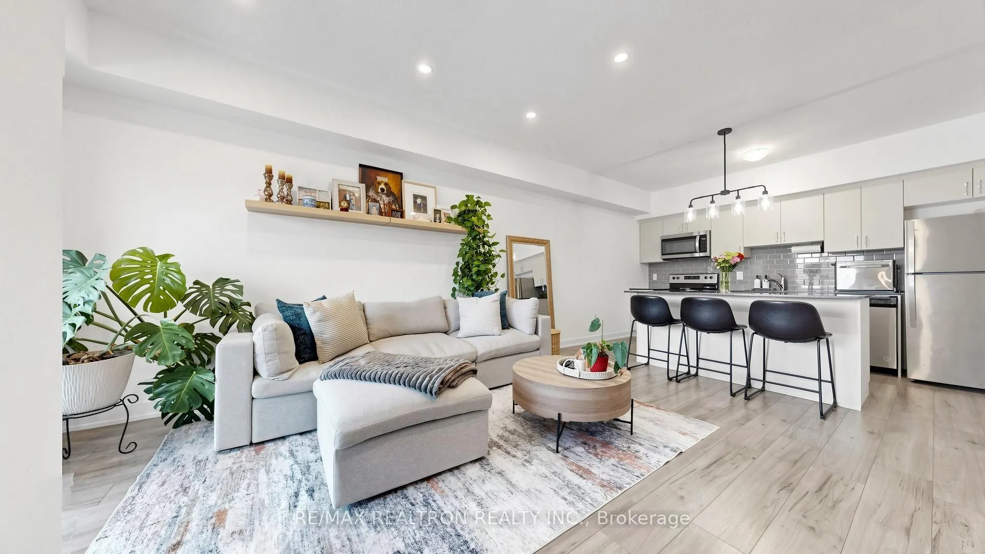 Photo 9 of Unit 408, 10 Culinary Lane, Barrie, Rural Barrie Southeast — HOMEH