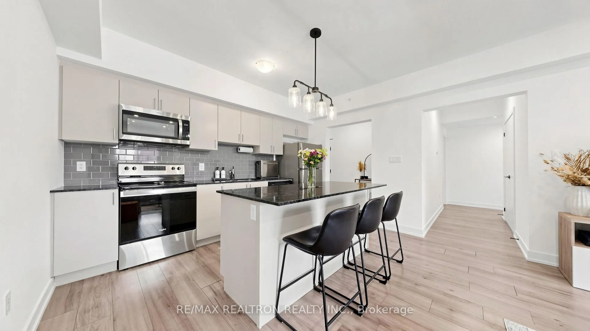 Photo 11 of Unit 408, 10 Culinary Lane, Barrie, Rural Barrie Southeast — HOMEH