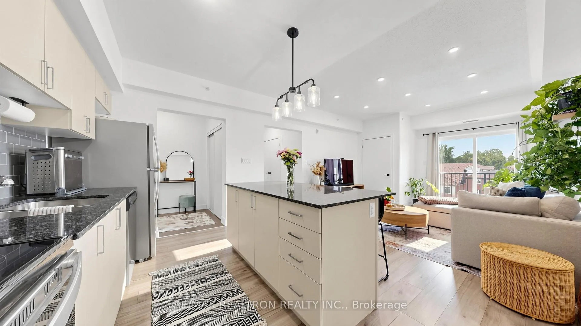 Photo 12 of Unit 408, 10 Culinary Lane, Barrie, Rural Barrie Southeast — HOMEH