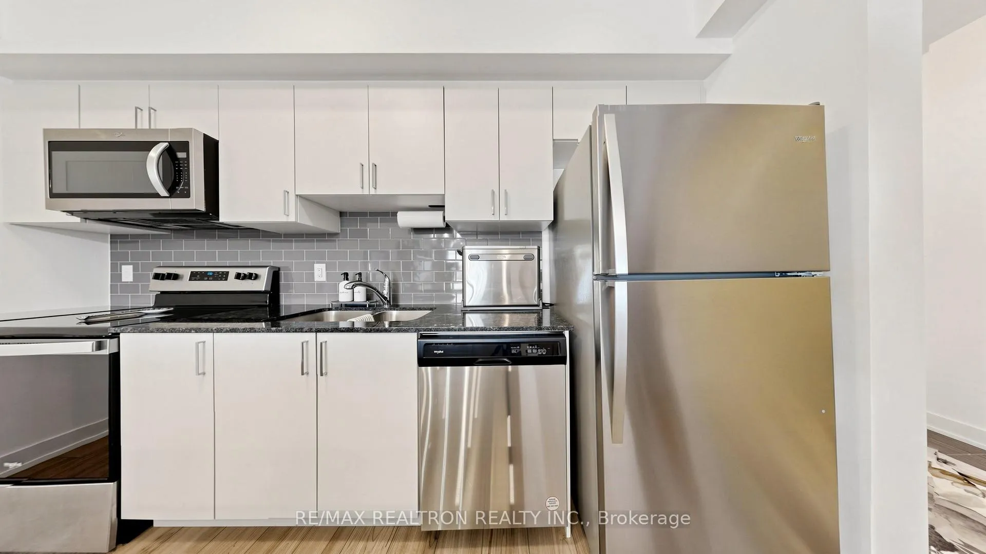 Photo 13 of Unit 408, 10 Culinary Lane, Barrie, Rural Barrie Southeast — HOMEH