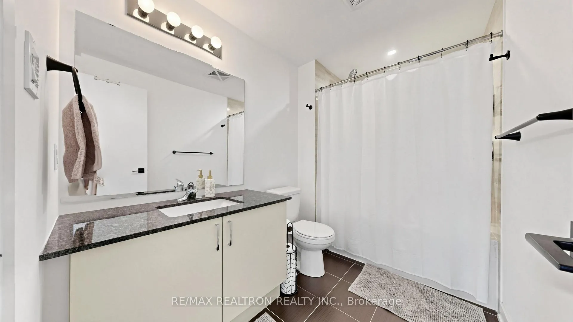 Photo 16 of Unit 408, 10 Culinary Lane, Barrie, Rural Barrie Southeast — HOMEH