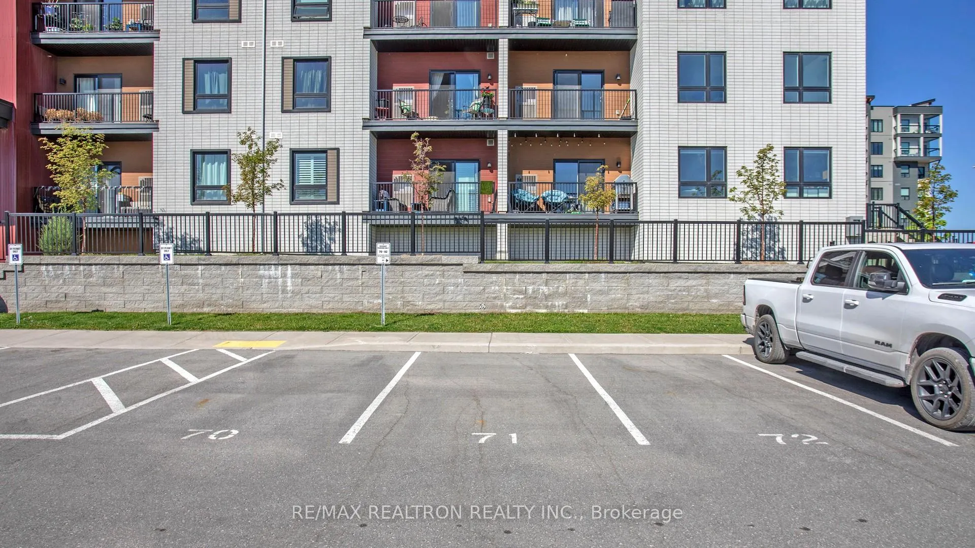 Photo 22 of Unit 408, 10 Culinary Lane, Barrie, Rural Barrie Southeast — HOMEH