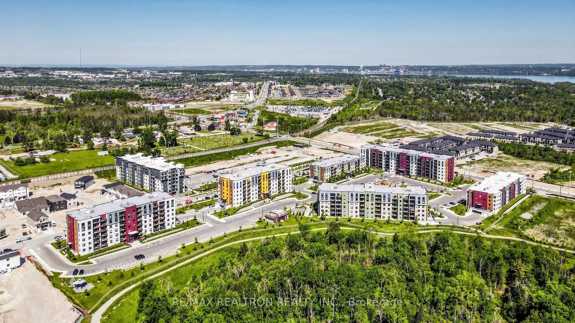 Photo 31 of Unit 408, 10 Culinary Lane, Barrie, Rural Barrie Southeast — HOMEH