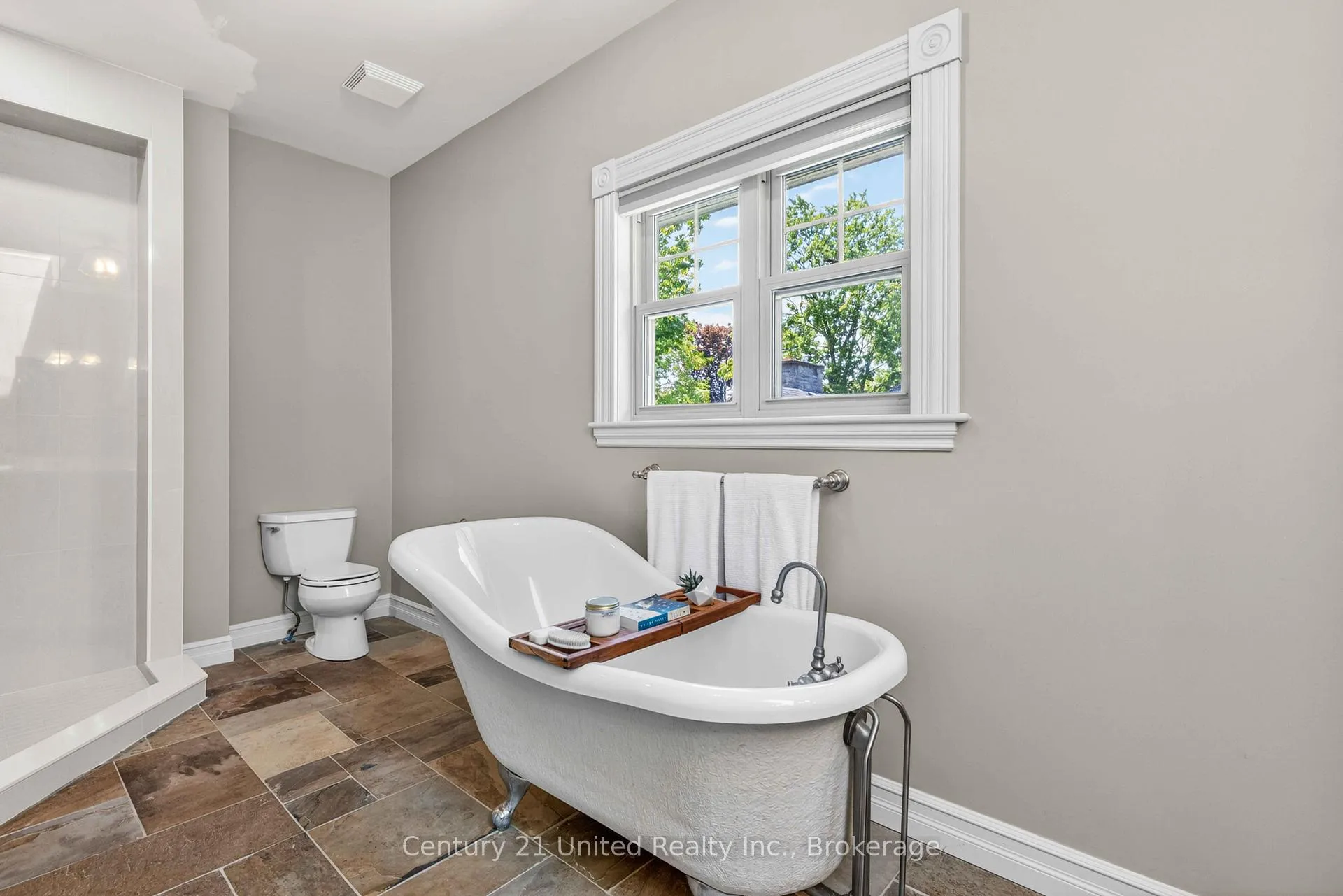 Photo 31 of 186 Aberdeen Avenue, Peterborough, Northcrest Ward 5 — HOMEH