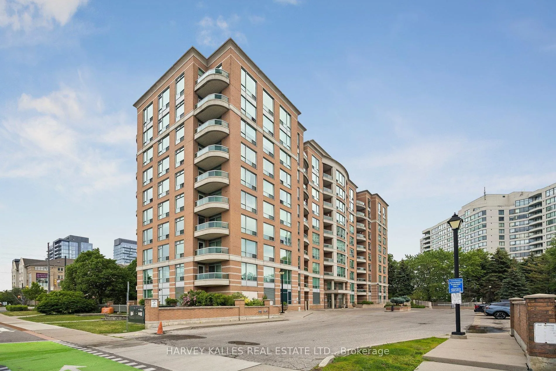 Photo 3 of Unit 302, 745 New Westminster Drive, Vaughan, Brownridge — HOMEH
