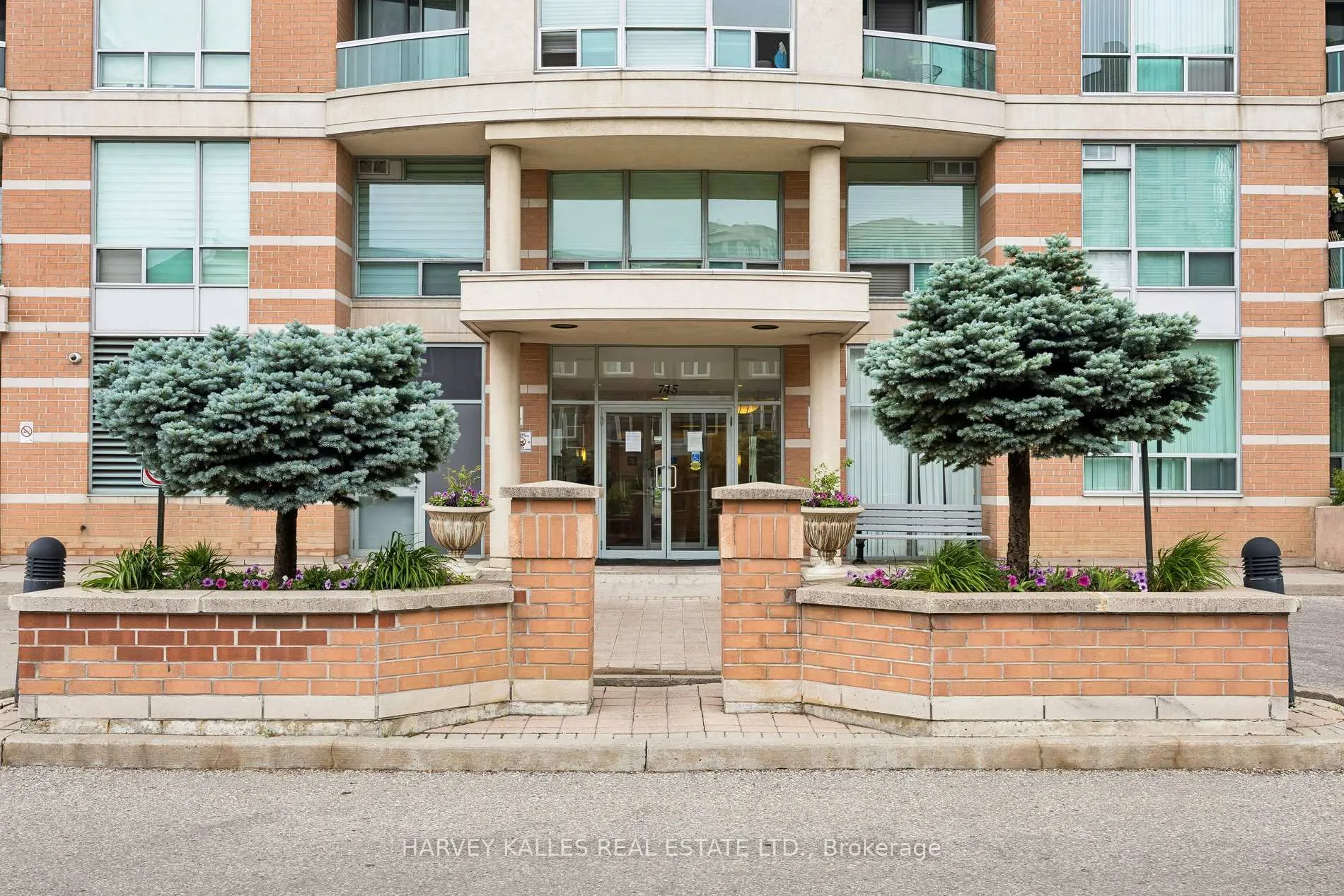 Photo 4 of Unit 302, 745 New Westminster Drive, Vaughan, Brownridge — HOMEH