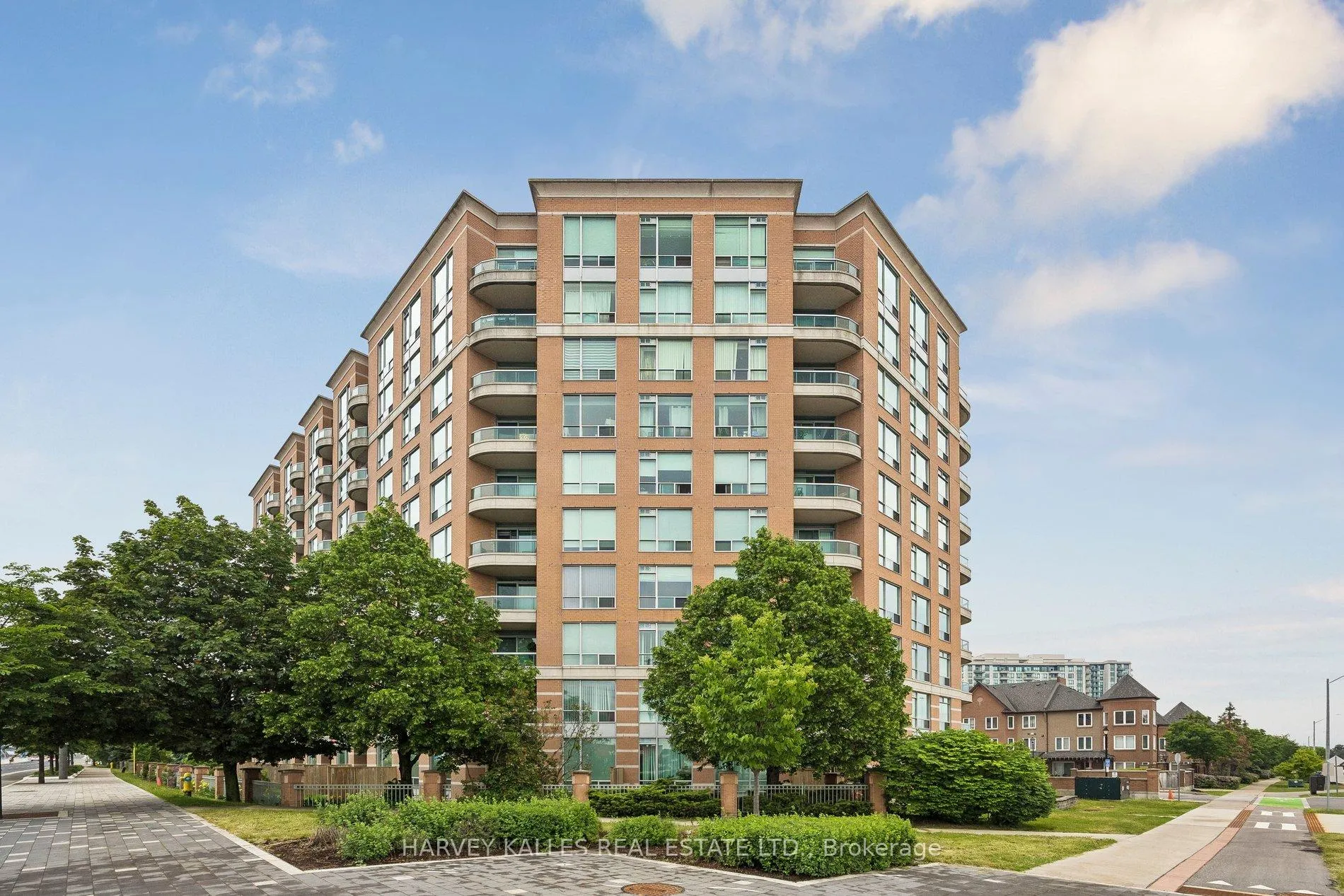 Photo 5 of Unit 302, 745 New Westminster Drive, Vaughan, Brownridge — HOMEH