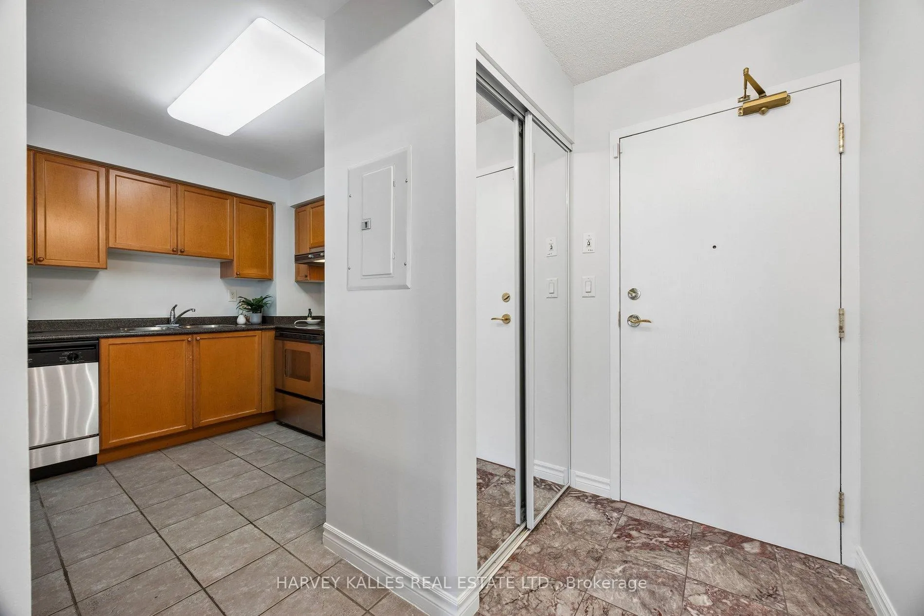 Photo 7 of Unit 302, 745 New Westminster Drive, Vaughan, Brownridge — HOMEH