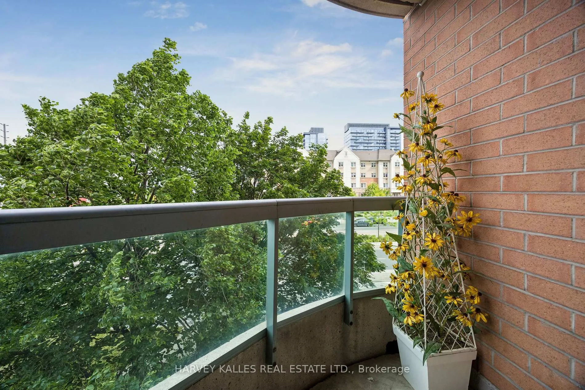 Photo 13 of Unit 302, 745 New Westminster Drive, Vaughan, Brownridge — HOMEH