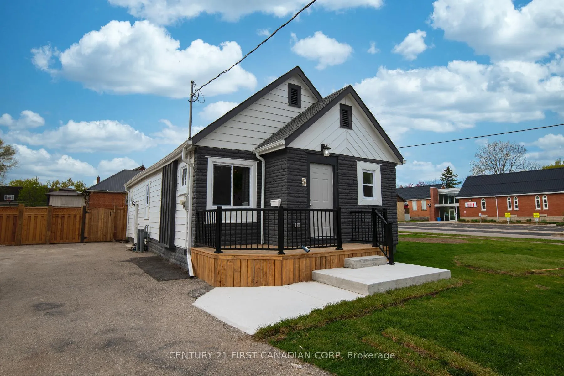 Photo 2 of 5 Briscoe Street W, London, South E — HOMEH