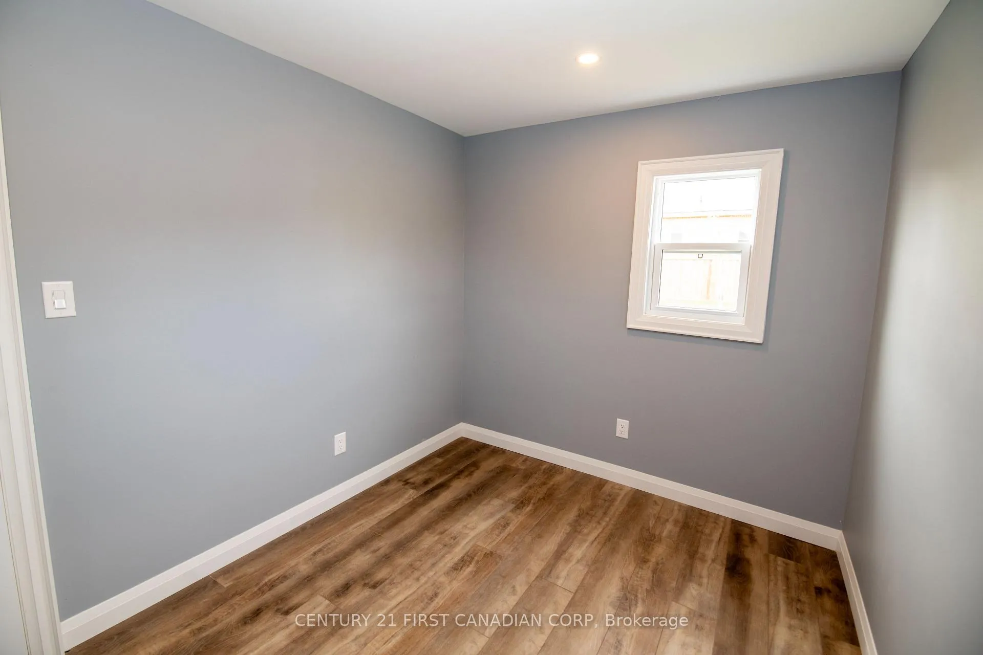 Photo 17 of 5 Briscoe Street W, London, South E — HOMEH