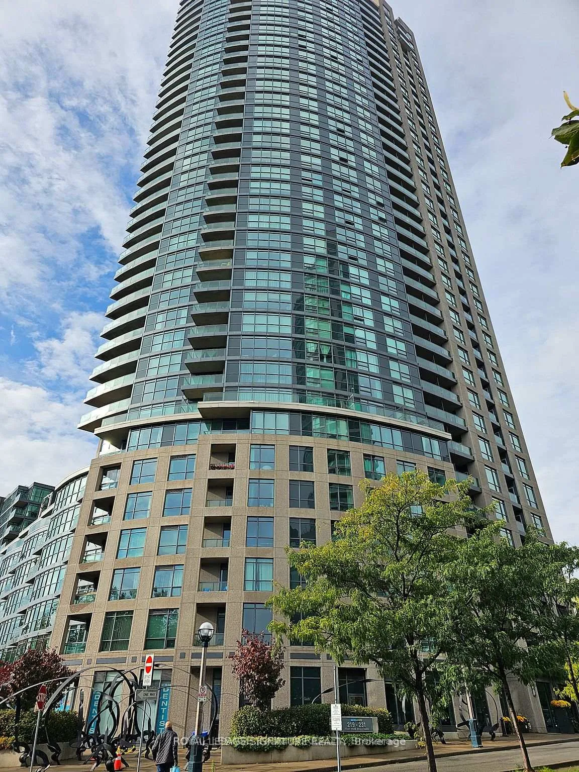 Photo 1 of Unit 1810, 219 Fort York Boulevard, Toronto, Niagara — HOMEH