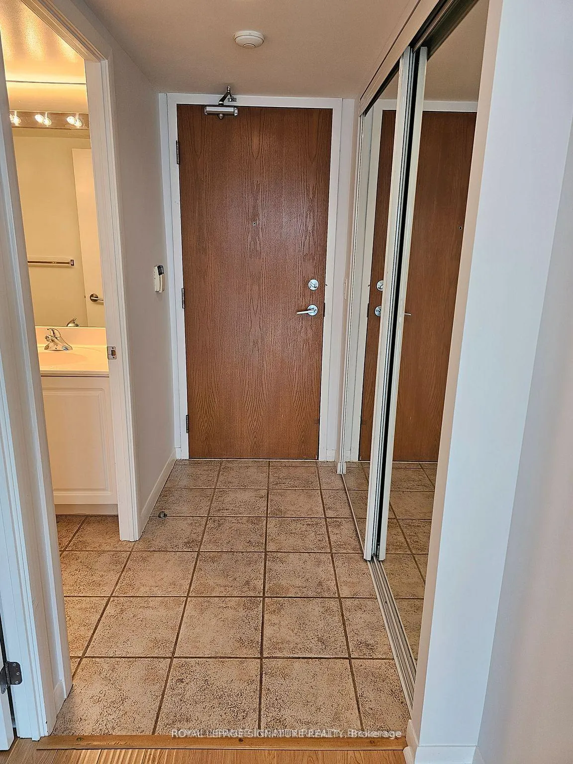 Photo 2 of Unit 1810, 219 Fort York Boulevard, Toronto, Niagara — HOMEH