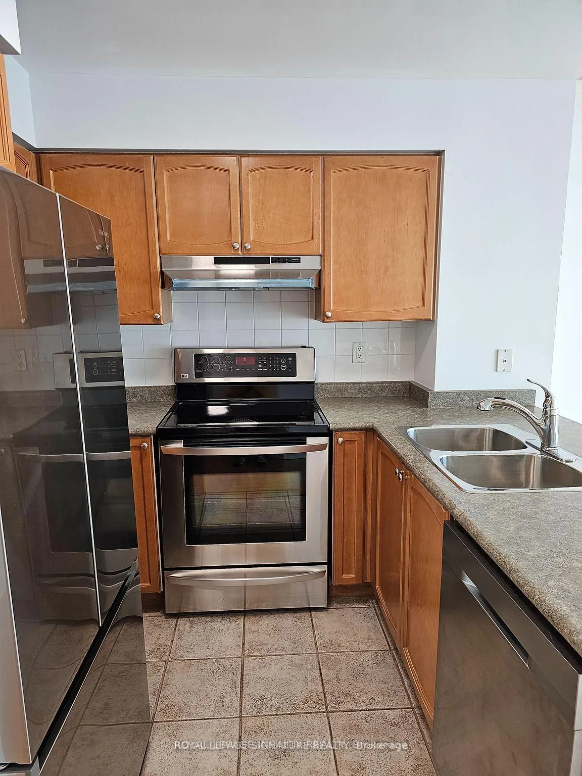 Photo 4 of Unit 1810, 219 Fort York Boulevard, Toronto, Niagara — HOMEH