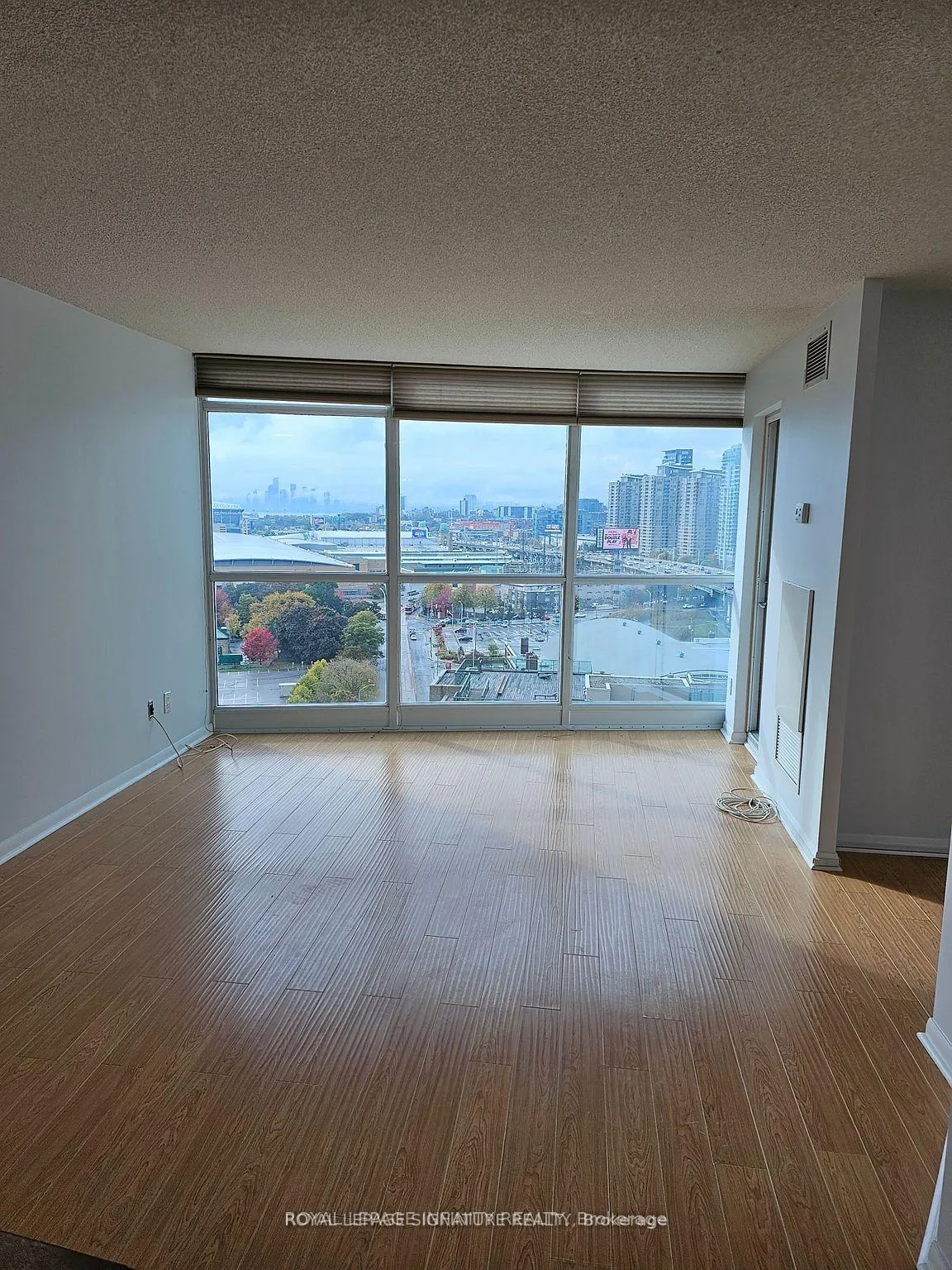 Photo 5 of Unit 1810, 219 Fort York Boulevard, Toronto, Niagara — HOMEH