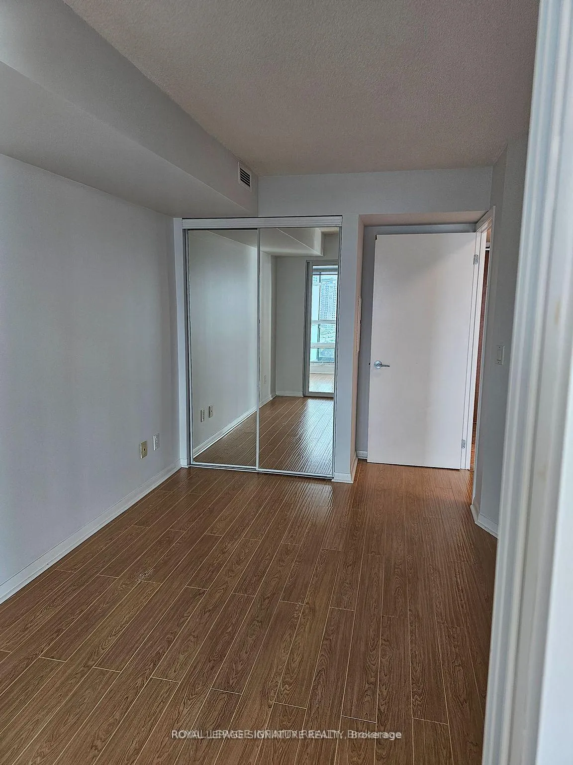Photo 6 of Unit 1810, 219 Fort York Boulevard, Toronto, Niagara — HOMEH