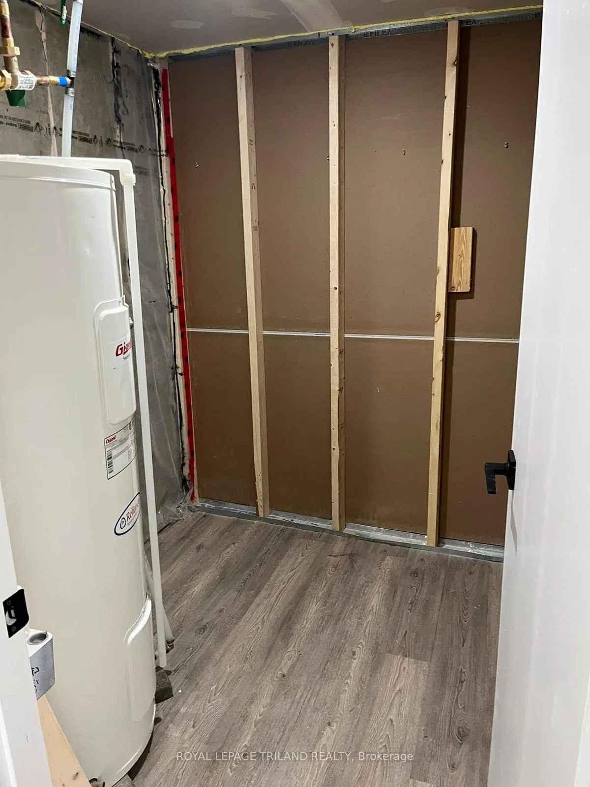 Photo 10 of Unit BASEMENT, 130 Nicholas Crescent, London, South X — HOMEH