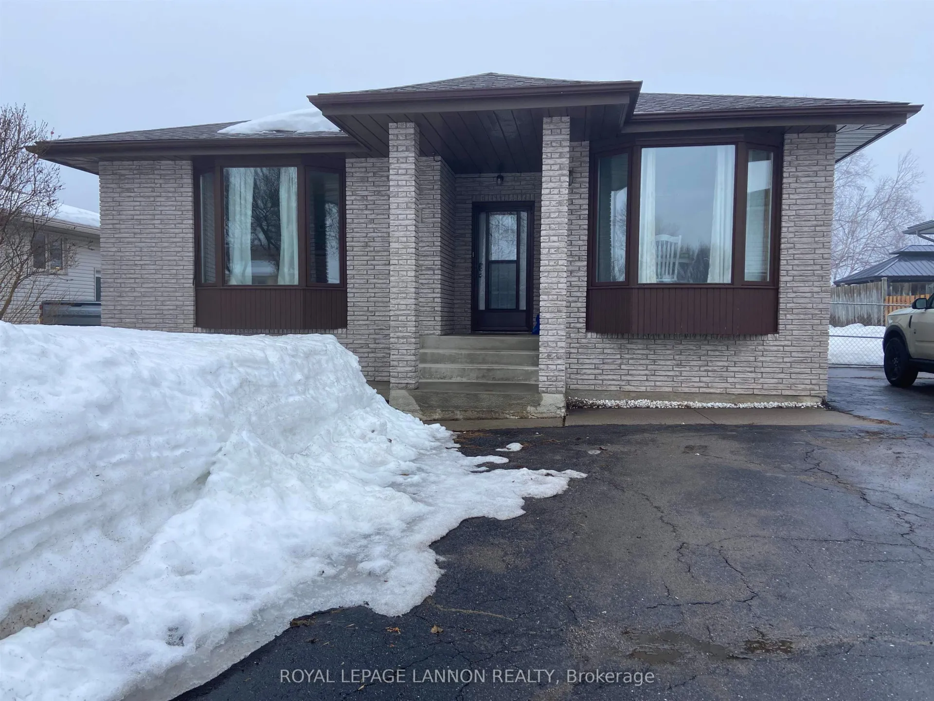 Photo 1 of 432 Gemstone Drive, Thunder Bay, Dawson Heights — HOMEH