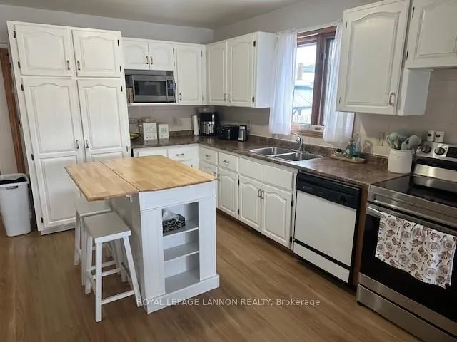 Photo 4 of 432 Gemstone Drive, Thunder Bay, Dawson Heights — HOMEH