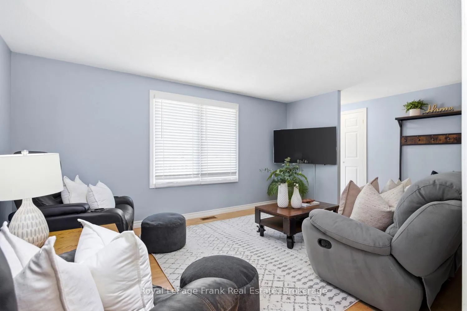 Photo 9 of 93 Reid Street, Kawartha Lakes, Bobcaygeon — HOMEH