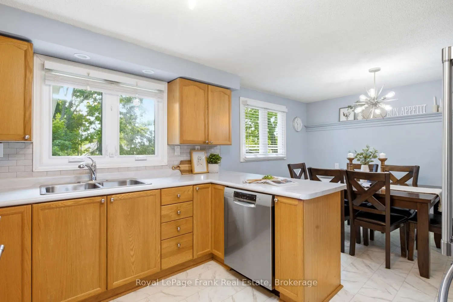 Photo 12 of 93 Reid Street, Kawartha Lakes, Bobcaygeon — HOMEH