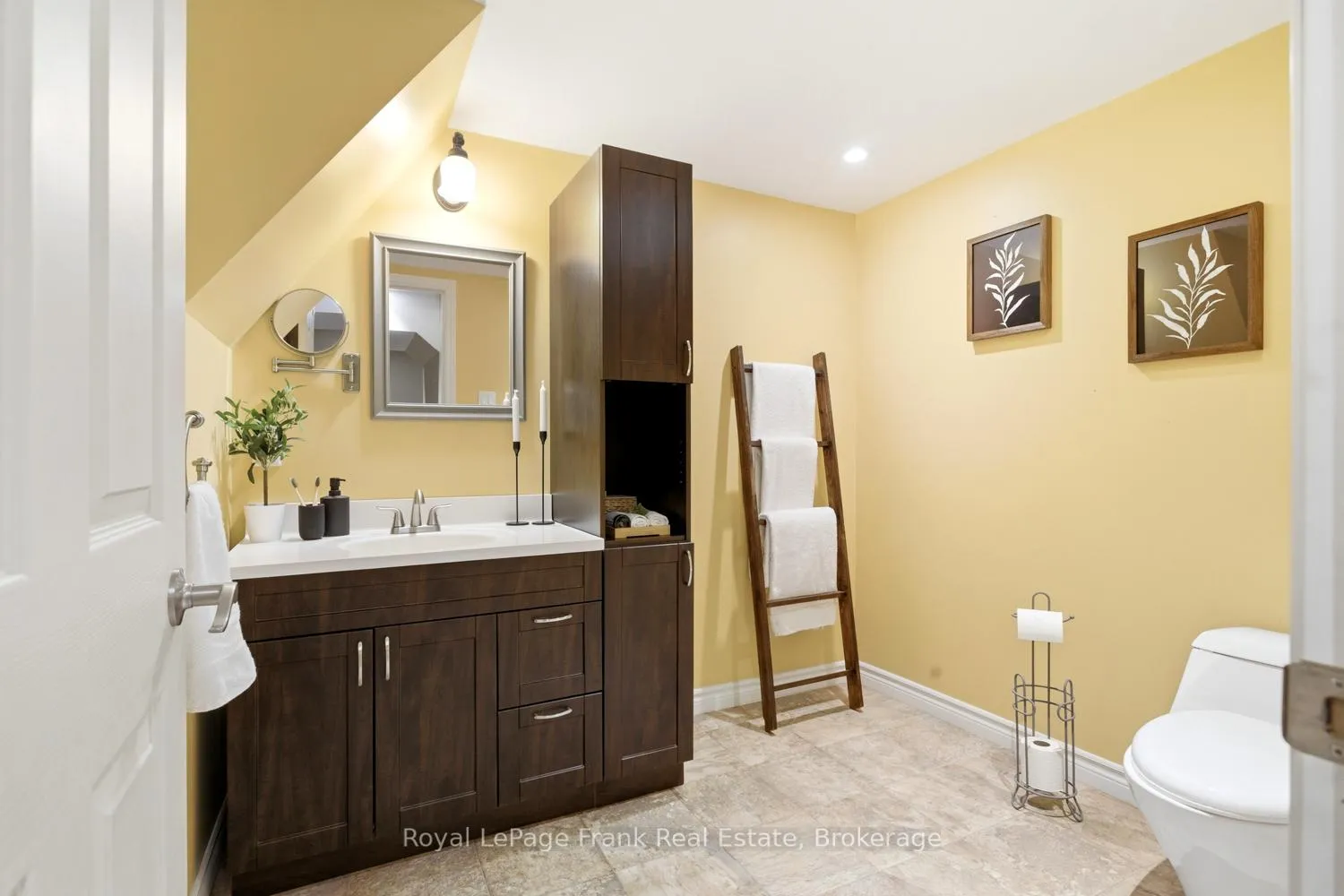 Photo 14 of 93 Reid Street, Kawartha Lakes, Bobcaygeon — HOMEH