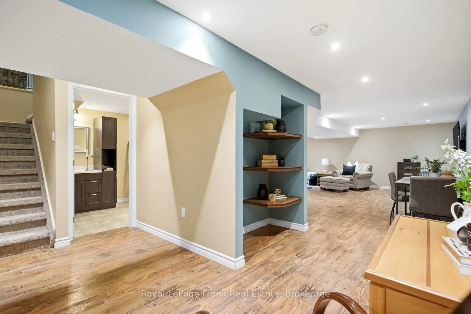 Photo 16 of 93 Reid Street, Kawartha Lakes, Bobcaygeon — HOMEH