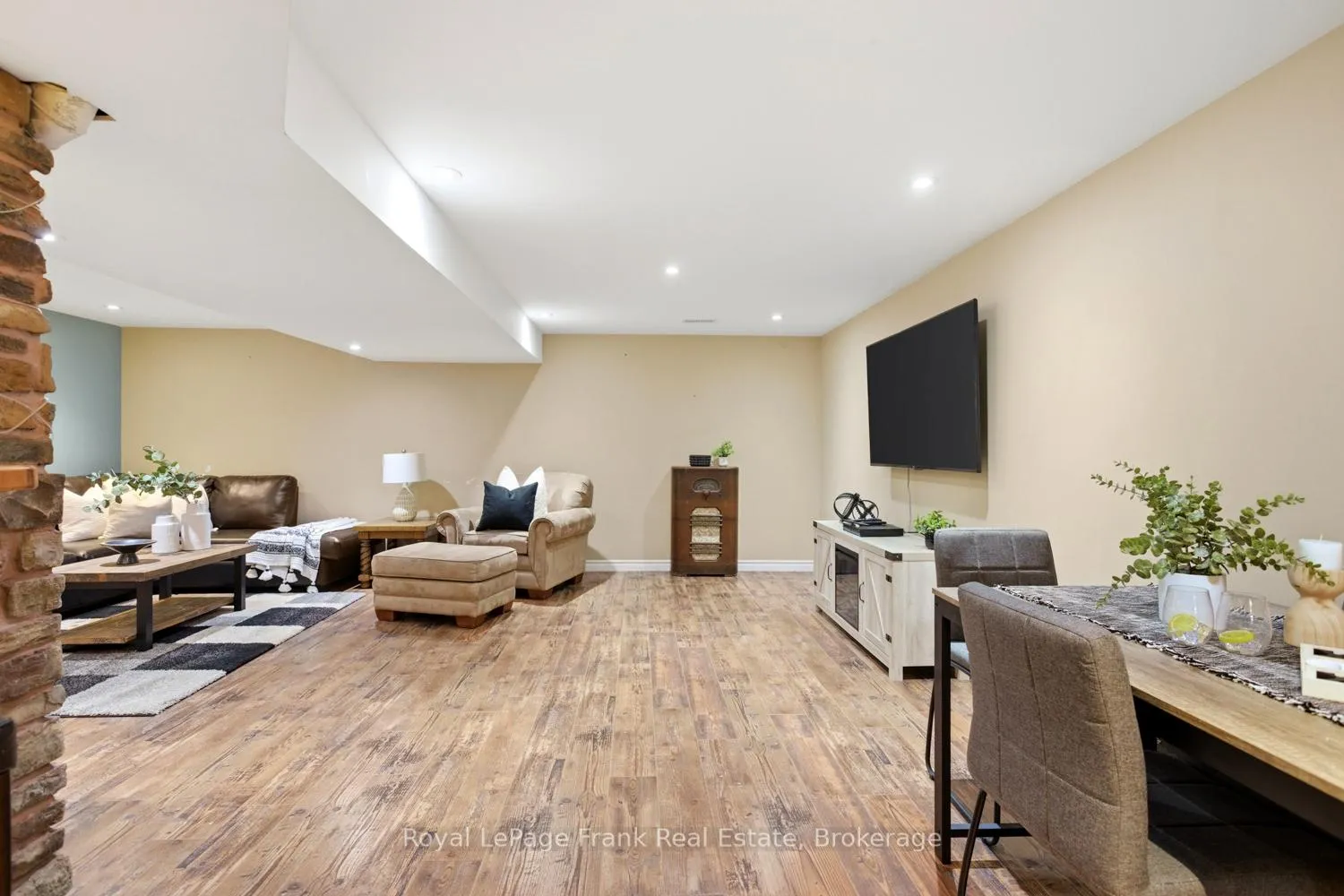 Photo 21 of 93 Reid Street, Kawartha Lakes, Bobcaygeon — HOMEH