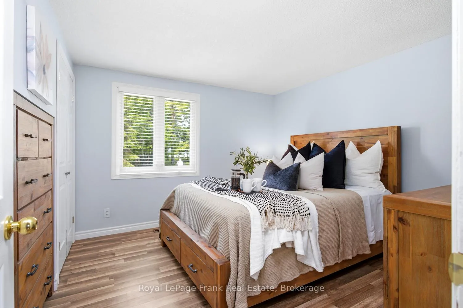 Photo 22 of 93 Reid Street, Kawartha Lakes, Bobcaygeon — HOMEH