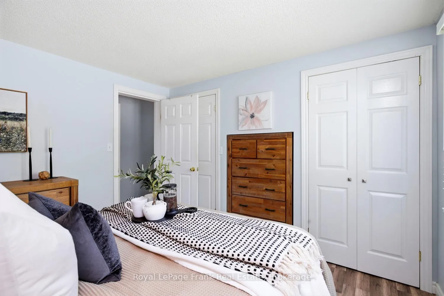 Photo 23 of 93 Reid Street, Kawartha Lakes, Bobcaygeon — HOMEH