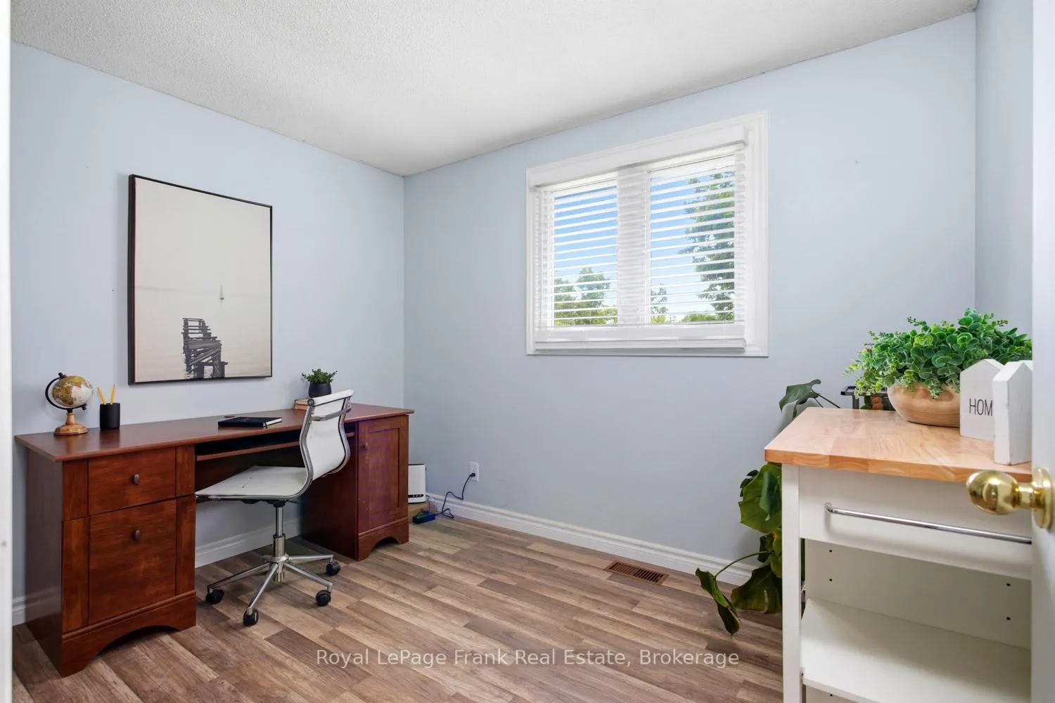 Photo 26 of 93 Reid Street, Kawartha Lakes, Bobcaygeon — HOMEH