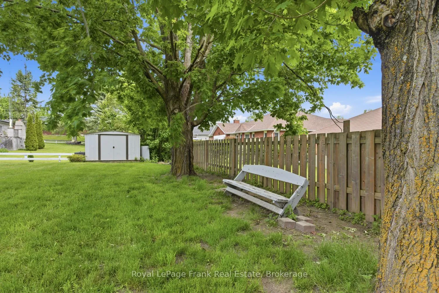 Photo 33 of 93 Reid Street, Kawartha Lakes, Bobcaygeon — HOMEH