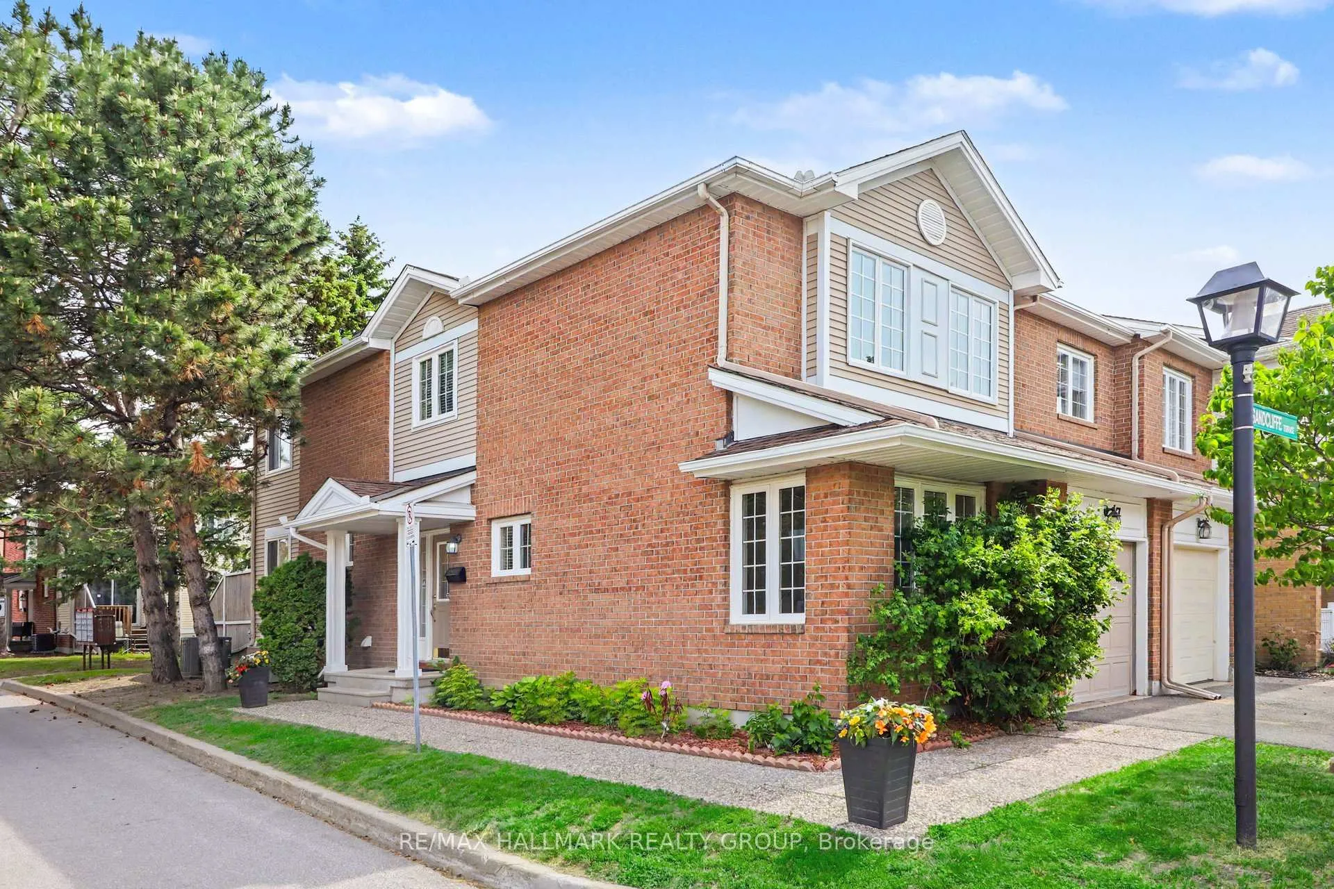 Photo 1 of 27 Sandcliffe Terrace, Ottawa, Centrepointe — HOMEH